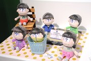 6月下旬に発売される予定の「おそ松さん ビーンズぬいぐるみ」。