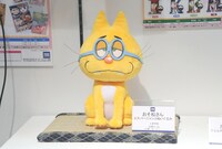 5月に発売される予定の「おそ松さん エスパーニャンコぬいぐるみ」。