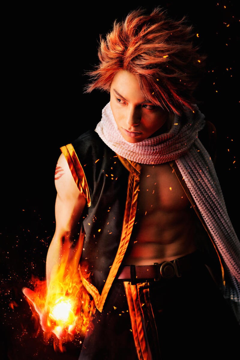 舞台「FAIRY TAIL」ナツのビジュアル公開、宮崎秋人が鍛えた腹筋を披露