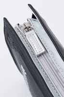 間黒男が読んでいる医学大辞典をイメージしたブック型ポーチ。