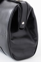 間黒男をイメージしたショルダーバッグ。