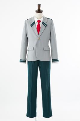 長いネクタイと合わせた雄英高校の制服（男子冬服）。