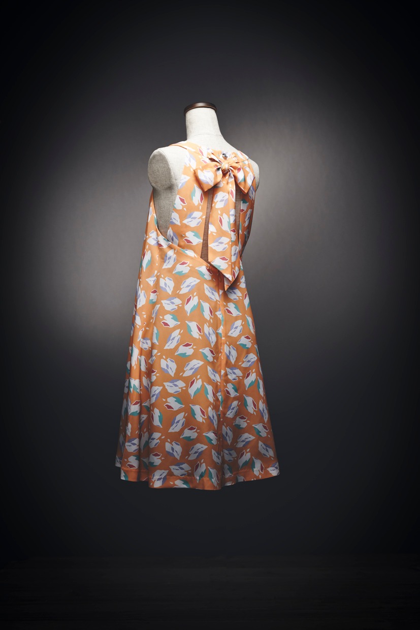 「マドモアゼル タラ」が制作したレベッカイメージのワンピース。