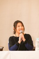 皆川純子 撮影：木場 ヨシヒト