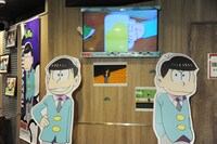 「おそ松さん」コラボカフェの店内の様子。