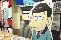 「おそ松さん」コラボカフェの店内の様子。