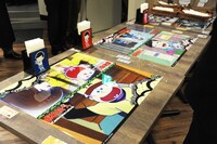 「おそ松さん」コラボカフェの店内の様子。