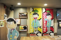 「おそ松さん」コラボカフェの店内の様子。