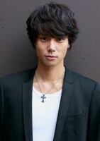 団長役の五十嵐麻朝。