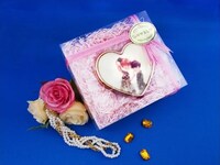 Patisserie Swallowtailとコラボしたバレンタインチョコレートのイメージ。