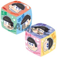 セブンネットショッピングにて「おそ松さん」のDVDとBlu-rayいずれかの全巻を購入すると進呈される「キャラ画使用サイコロクッション」。