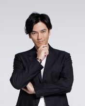 成田メロンヌ役の要潤。