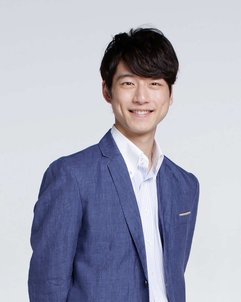 小泉純役の坂口健太郎。
