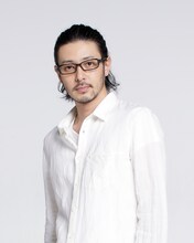 五百旗頭敬（いおきべけい）役のオダギリジョー。