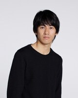 中田伯役の永山絢斗。