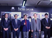 （左から）トムス・エンタテイメントの鈴木義治氏、伊勢丹取締役社長の大西洋氏、栗田貫一、セガサミー会長の里見治氏、日本テレビの中山良夫氏。