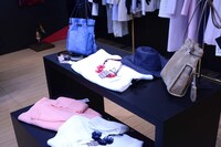 峰不二子をイメージしたニットなど。