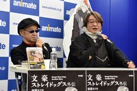 和気あいあいとトークを繰り広げる綾辻行人と京極夏彦。