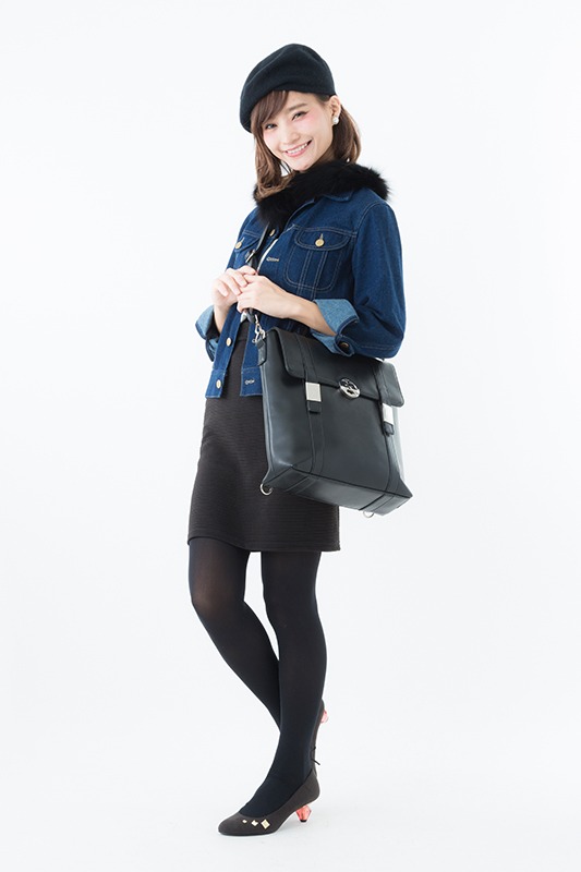 「トライガン ニコラス・D・ウルフウッドモデルショルダーバッグ」の使用イメージ。