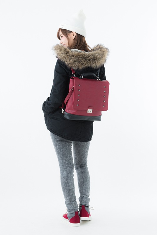 「トライガン ヴァッシュ・ザ・スタンピードモデルショルダーバッグ」の使用イメージ。