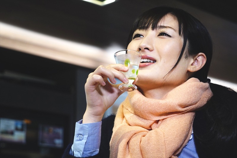 「ワカコ酒 Season2」の一場面。