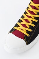 触手をイメージした靴紐。