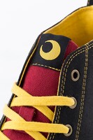 殺せんせーのネクタイと同じ三日月マークが刺繍されたタグ。