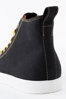 殺せんせーモデルスニーカー