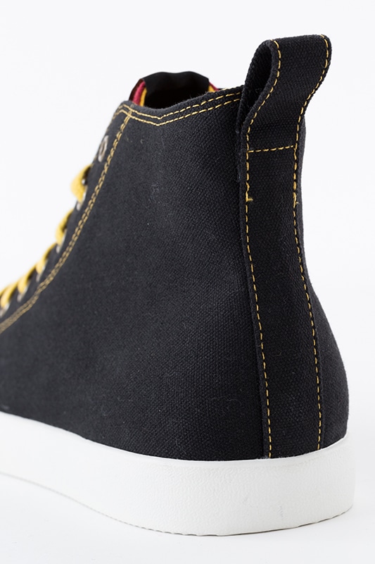 殺せんせーモデルスニーカー