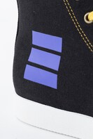 殺せんせーのマントの模様をイメージした紫ライン。