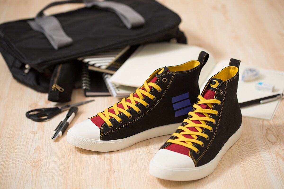 「暗殺教室」スニーカーが登場、殺せんせーのマントや触手をイメージ