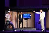 舞台「ホテル・カルフォリニア～HOTEL CALFORINIA～」のゲネプロの様子。