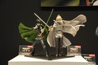 （左から）「mensHdge technical statue No21 終わりのセラフ 百夜優一郎」と「mensHdge technical statue No22 終わりのセラフ 百夜ミカエラ」。