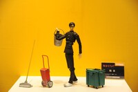 ユニオンクリエイティブブースにて展示されていた「坂本ですが？」の坂本のフィギュア。