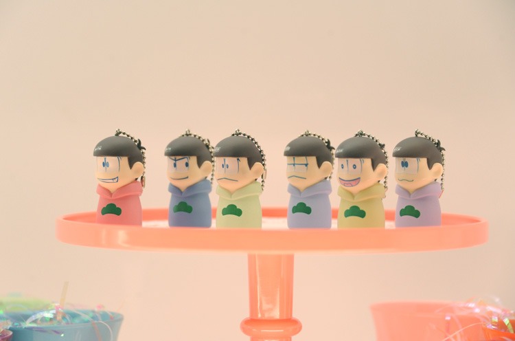 アクアマリンブースにて展示されていた「マトリョッコ おそ松さん」。