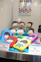 フリューのプライズから登場する「おそ松さん」のアイテム。