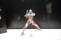 「ヒーローズ」ブースの展示の様子。