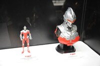 「ヒーローズ」ブースの展示の様子。