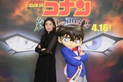 (左から)天海祐希とコナン。