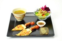 「茂茂とダチ公の友情プレート そよの淹れたお茶付き」