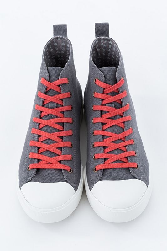 「おそ松さん」スニーカー。