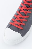 「おそ松さん」スニーカー。