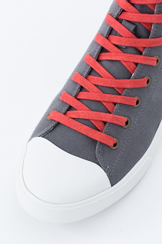 「おそ松さん」スニーカー。