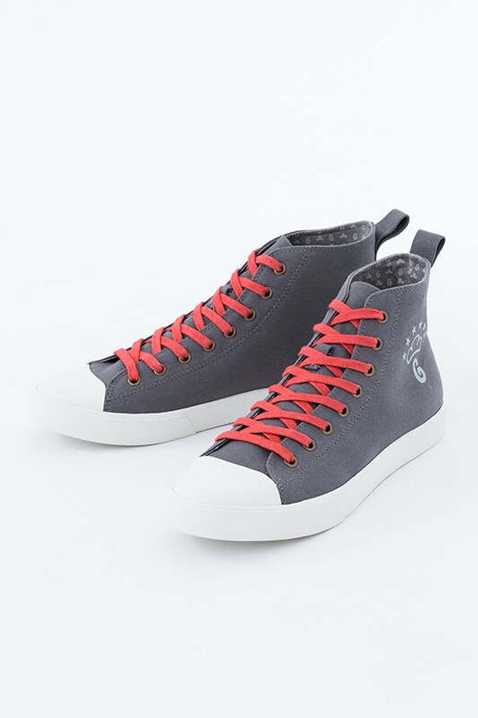 6色のシューレースがセットに、シンプルでかわいい「おそ松さん」スニーカー