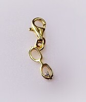 「同級生」オリジナルチャーム “眼鏡”（3200円）