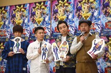 左からジャングルポケット、ケンドーコバヤシ。