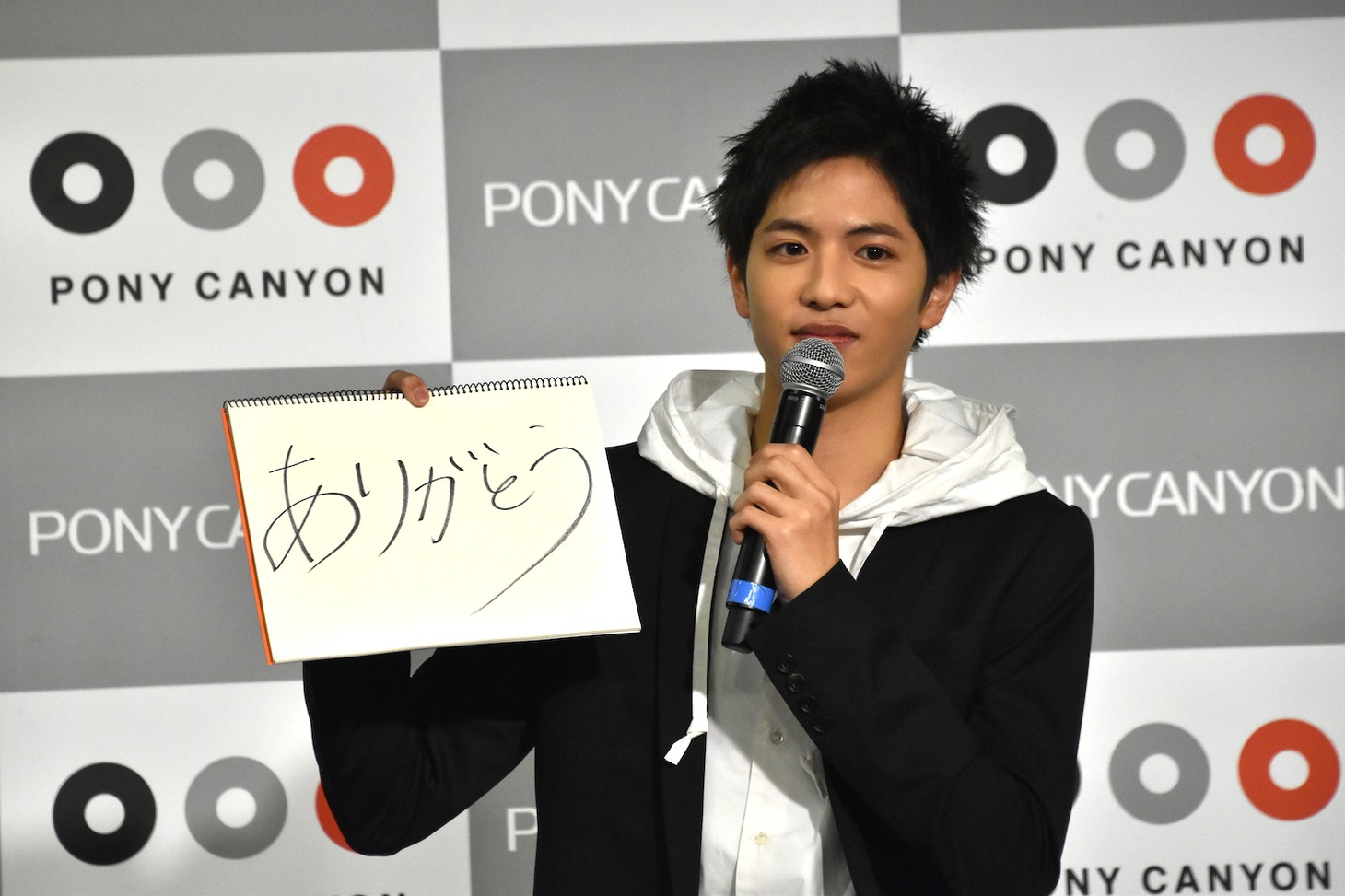 見事ブログの内容に関するクイズに正解してみせた志尊淳。