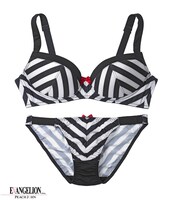 「PEACH JOHN×EVANGELION ノンワイヤーブラセット」の使徒モデル。