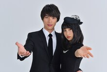 福士蒼汰演じる堤円と土屋太鳳演じる阿熊幸。