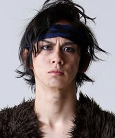 秋元龍太朗演じる青木弥二郎。(c)唐々煙／マッグガーデン 撮影：渡部孝弘